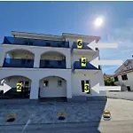 Amra In For Max 27 Persons Hotel Poreč