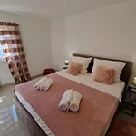 Amra In For Max 27 Persons Hotel