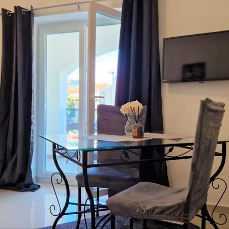 Maison d'hôtes Amra In For Max 27 Persons Poreč