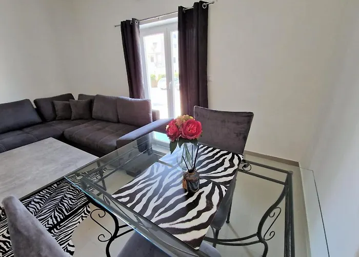 Amra In For Max 27 Persons Пореч