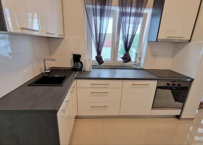 Amra In For Max 27 Persons Готель Пореч