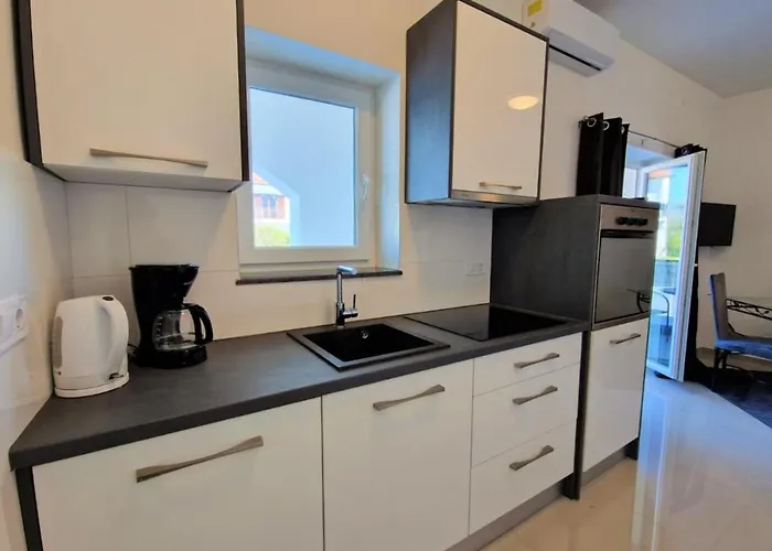 Готель Amra In For Max 27 Persons 3*