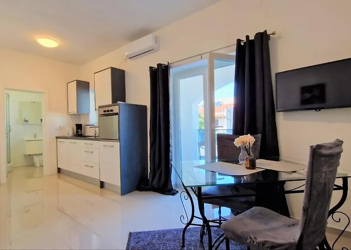 Amra In For Max 27 Persons Пореч