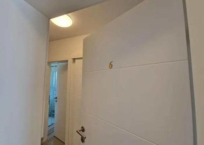 Готель Amra In For Max 27 Persons Пореч