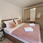 Hotel Amra In For Max 27 Persons 3*
