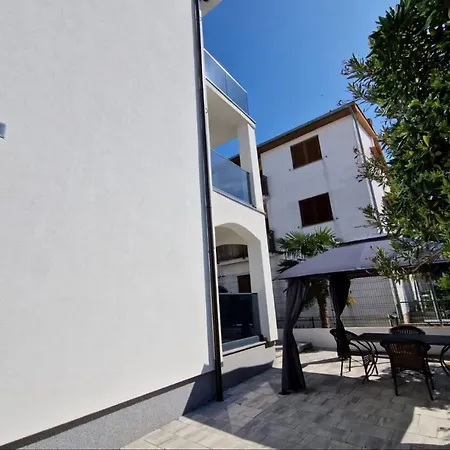 Amra In For Max 27 Persons Poreč