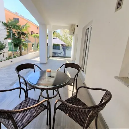 Amra In For Max 27 Persons Отель 3*