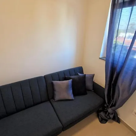 Отель Amra In For Max 27 Persons Пореч