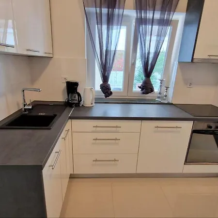 Amra In For Max 27 Persons Szálloda Poreč