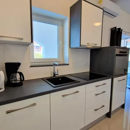 Отель Amra In For Max 27 Persons 3*