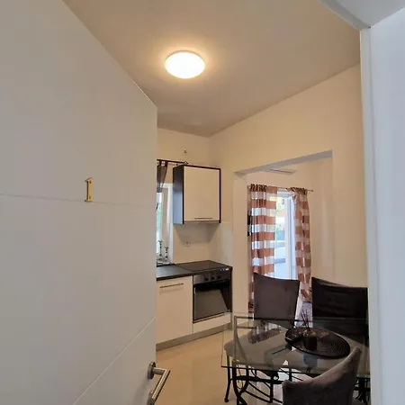 Amra In For Max 27 Persons Szálloda