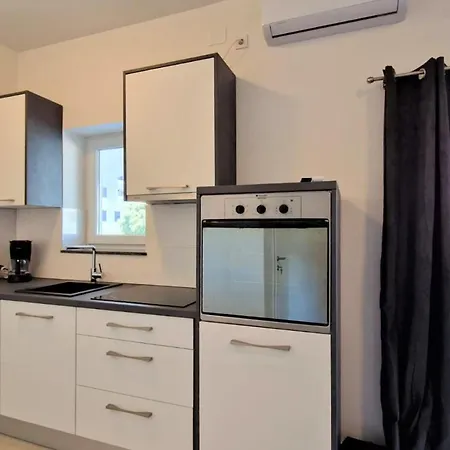 Amra In For Max 27 Persons Отель Пореч