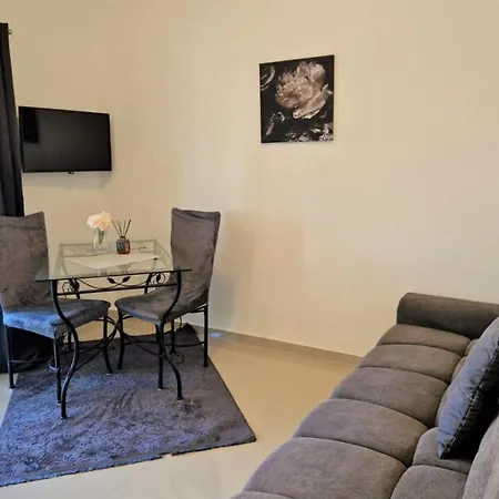 Amra In For Max 27 Persons Szálloda 3*