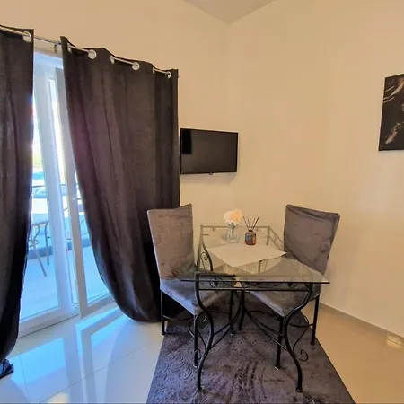 Отель Amra In For Max 27 Persons Пореч