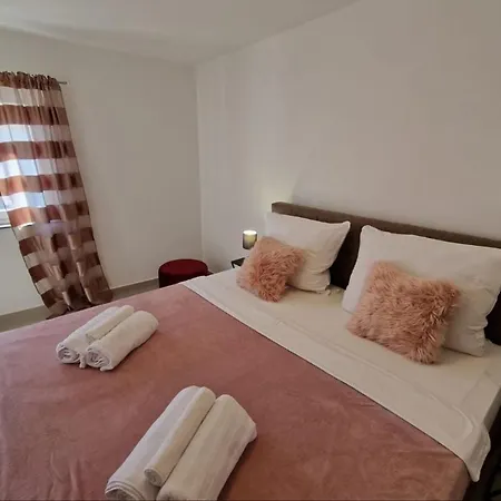 Amra In For Max 27 Persons Poreč