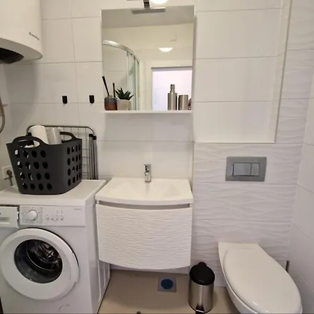 Amra In For Max 27 Persons Отель Пореч