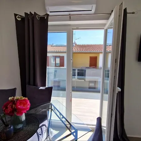 Amra In For Max 27 Persons Отель 3*