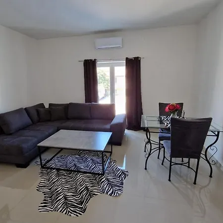 Amra In For Max 27 Persons Szálloda 3*