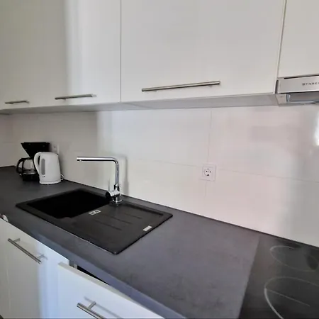 Отель Amra In For Max 27 Persons