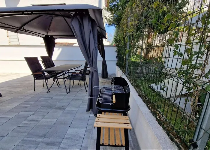 Otel Amra In For Max 27 Persons