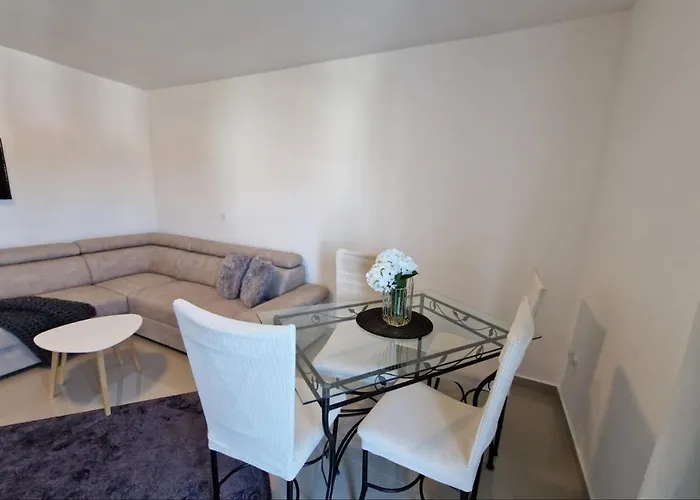 Hotell Amra In For Max 27 Persons