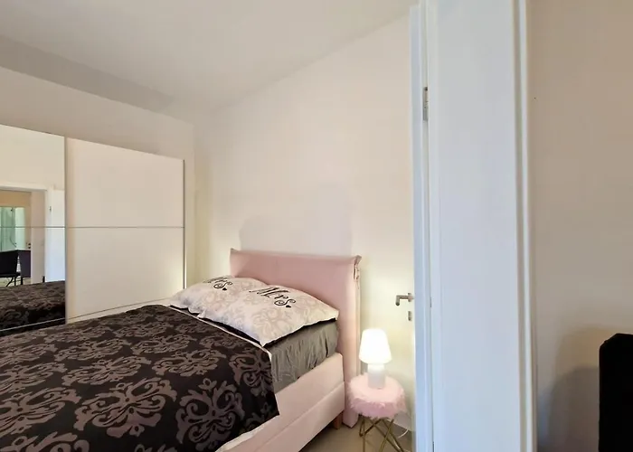 Amra In For Max 27 Persons Hotel