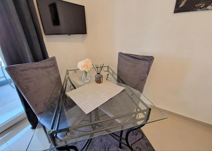 Amra In For Max 27 Persons Hotell 3*