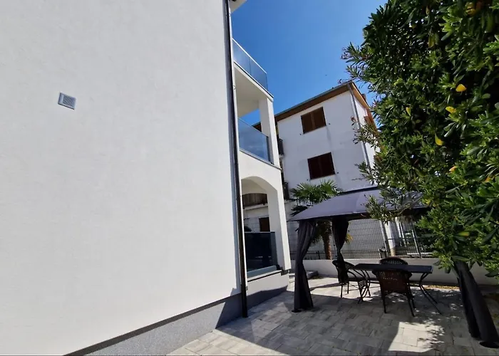 Amra In For Max 27 Persons Poreč