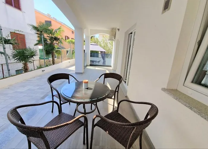 Amra In For Max 27 Persons Hotell 3*