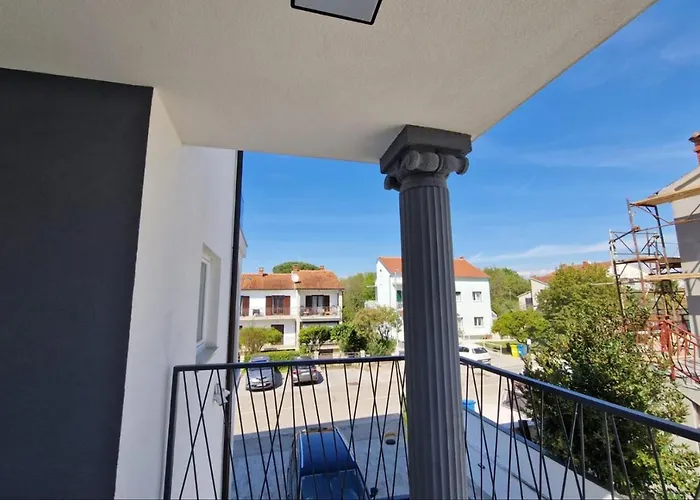 Hotel Amra In For Max 27 Persons 3*