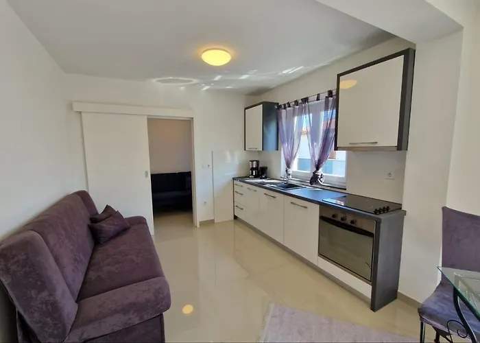 Amra In For Max 27 Persons Hotell