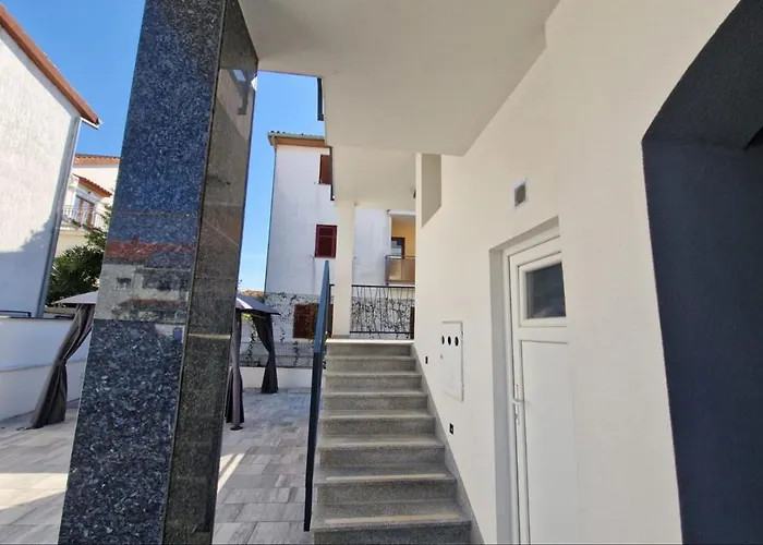 Otel Amra In For Max 27 Persons