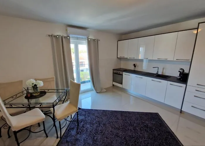 Amra In For Max 27 Persons Hotell 3*