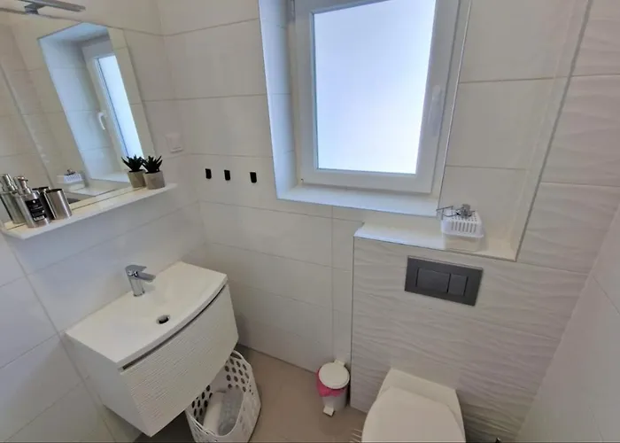 Amra In For Max 27 Persons Otel