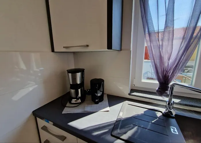 Amra In For Max 27 Persons Hotell 3*