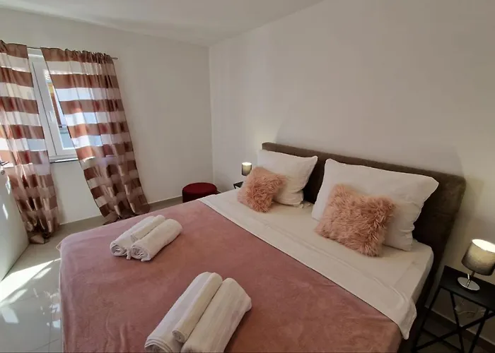 Amra In For Max 27 Persons Porec