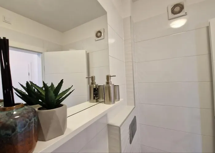 Amra In For Max 27 Persons Otel