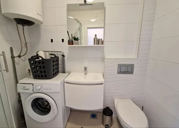 Amra In For Max 27 Persons Otel Poreč