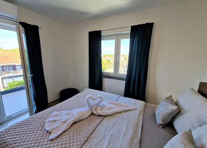 Amra In For Max 27 Persons Hotell Poreč