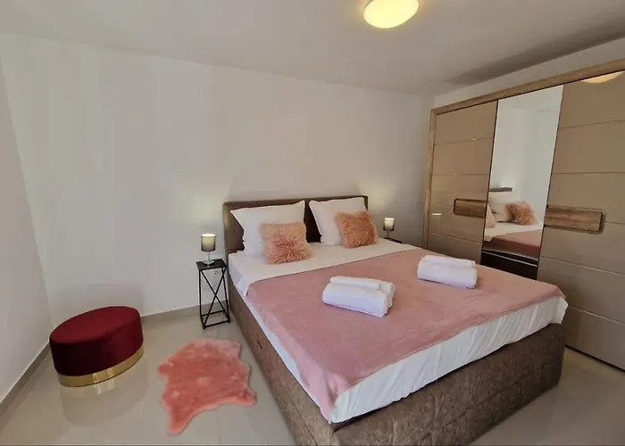 Amra In For Max 27 Persons Hotell Poreč