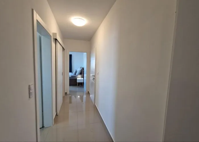 Otel Amra In For Max 27 Persons