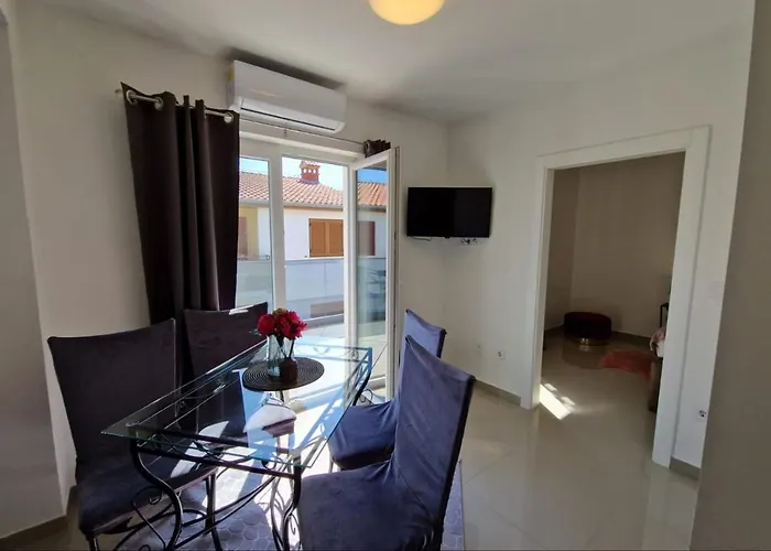 Hotel Amra In For Max 27 Persons 3*