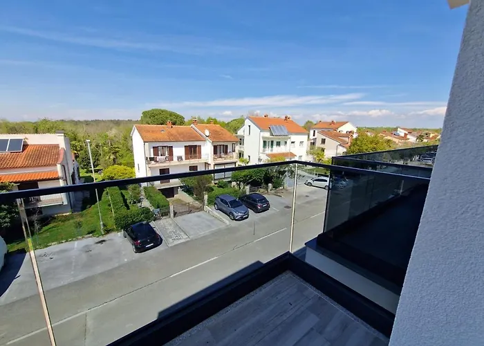 Hotel Amra In For Max 27 Persons