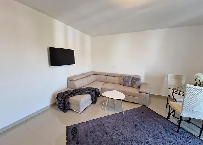Hotell Amra In For Max 27 Persons 3*