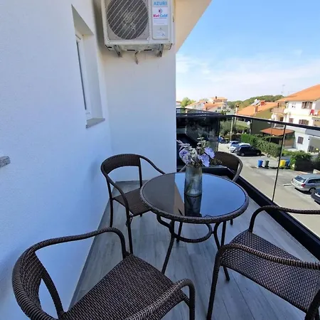 Amra In For Max 27 Persons Hotel