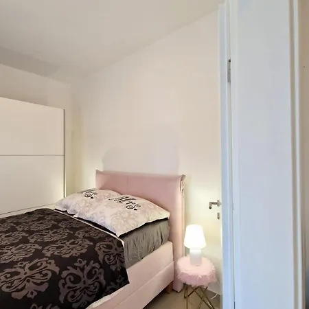 Amra In For Max 27 Persons Hotel