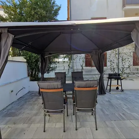 Hotel Amra In For Max 27 Persons 3*