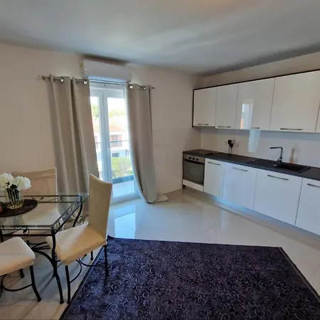 Amra In For Max 27 Persons Hotel 3*