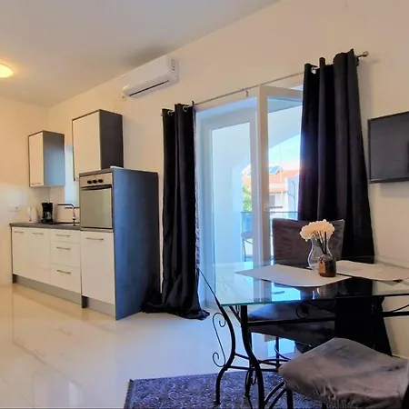 Amra In For Max 27 Persons Porec