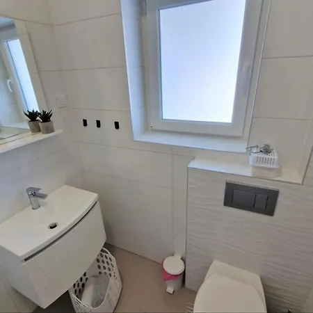 Amra In For Max 27 Persons Hotel